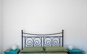 Camera Matrimoniale con bagno privato-struttura condivisa con Host-CASA ENEA